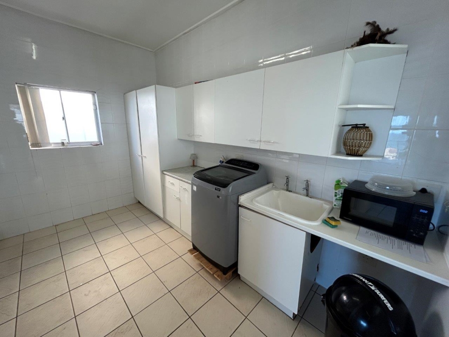 7 Bedroom Property for Sale in Wavecrest Eastern Cape